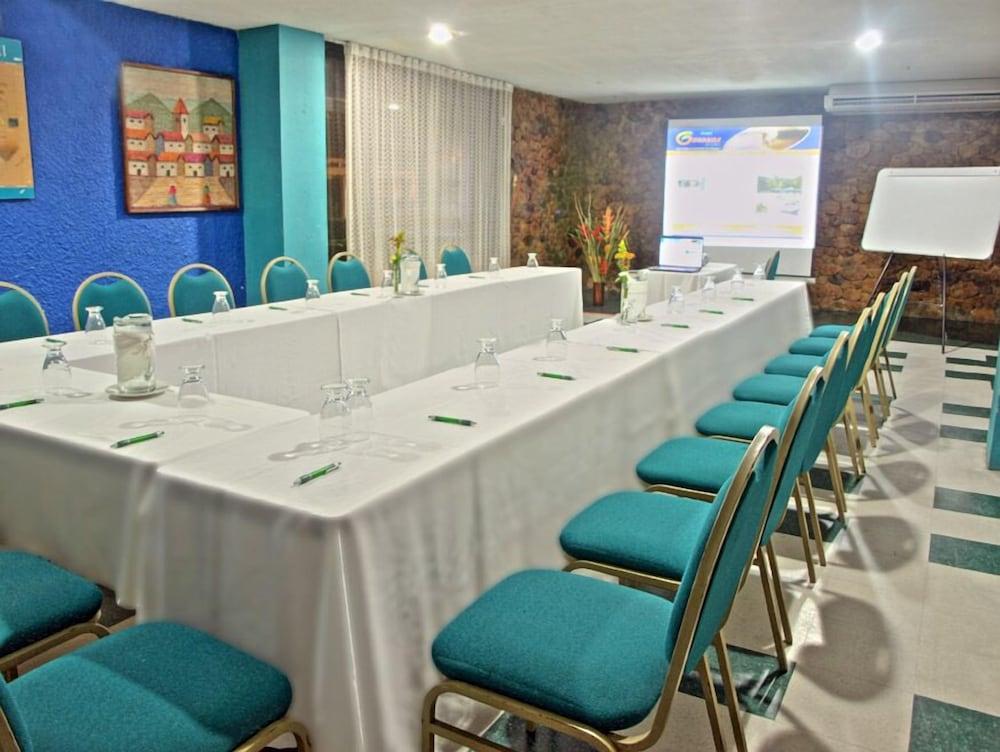 מלגאר Hotel Guadaira Resort מראה חיצוני תמונה